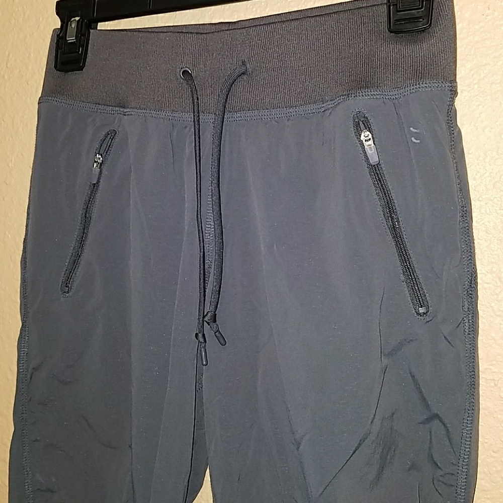 H&M workout capris - Picture 2 of 6